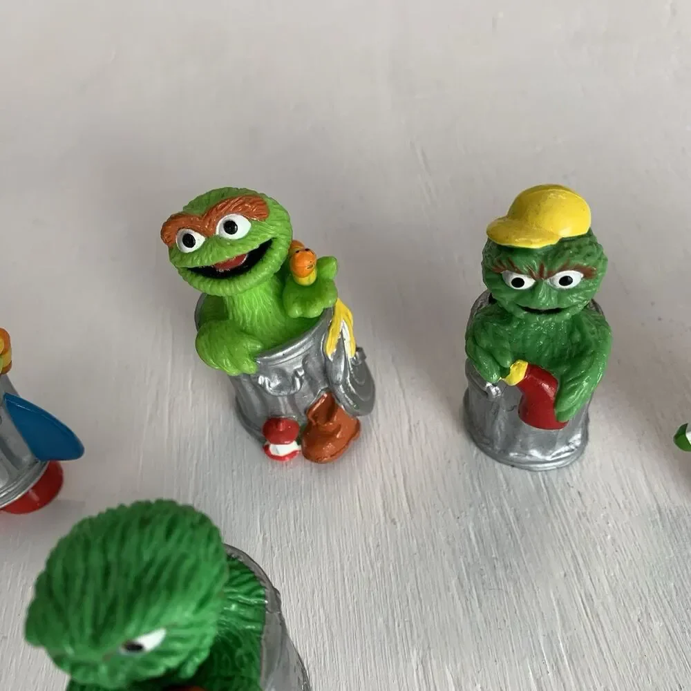 Lot Of Tyco Vintage Sesame Street Figures Oscar Christmas Stocking, Apppe Figure